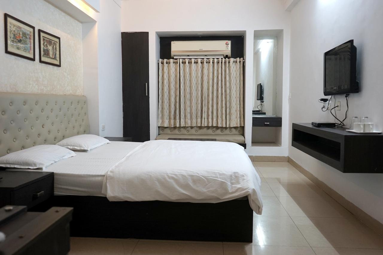 Hotel Paradise Nagpur Exteriör bild