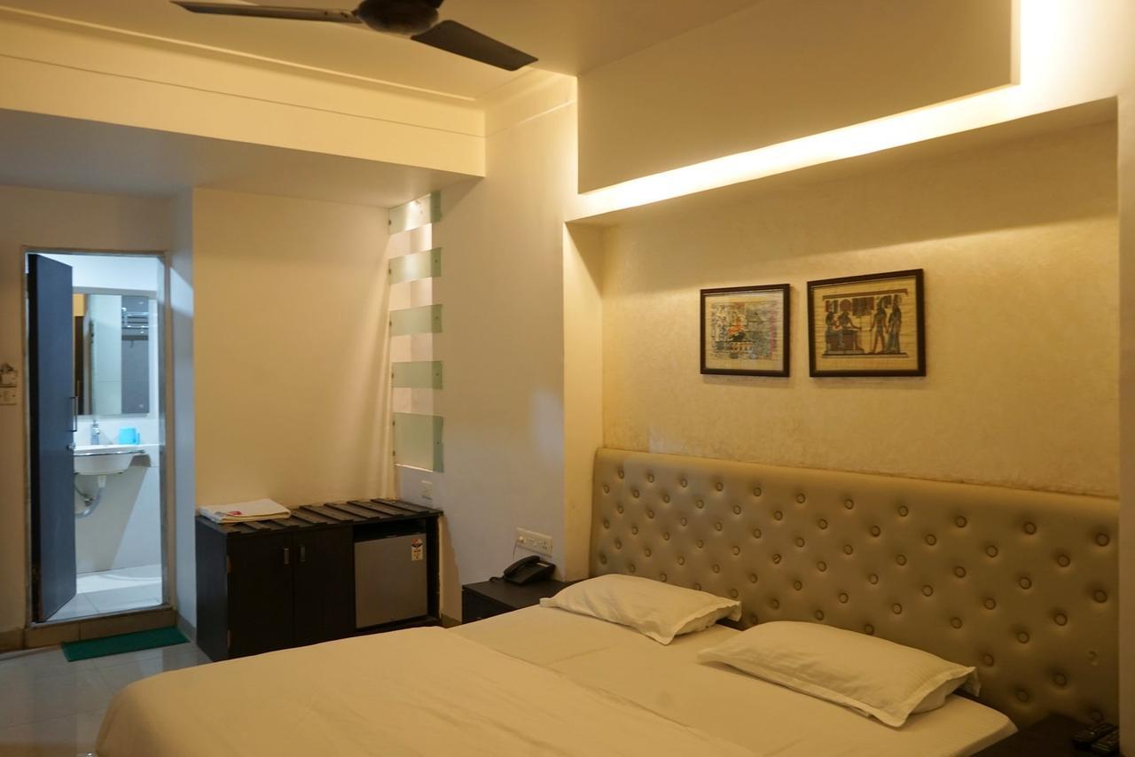 Hotel Paradise Nagpur Exteriör bild
