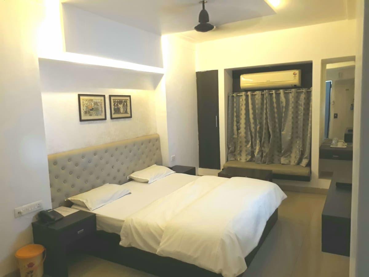 Hotel Paradise Nagpur Exteriör bild